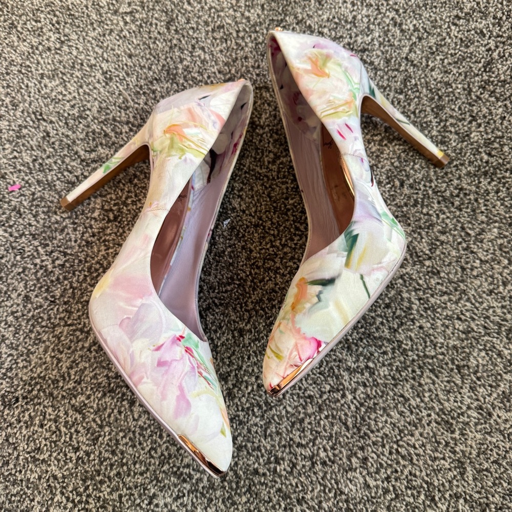 Ted Baker Vyixyn Pumps Women 39.5 US 9 EUC Floral Evening Heels Shoes Pink - Picture 4 of 10